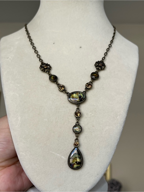 Avon Jewelry - VTG Avon NRT Antiqued Brass Tone Drop Necklace Crystals & Shell 20”